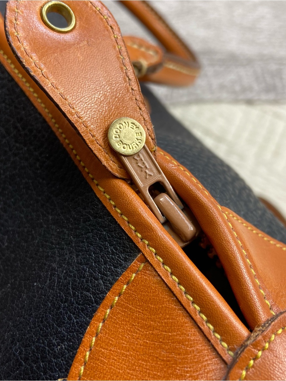 Vintage Dooney & Bourke Gladstone Satchel Bag British Tan Black Large - Picture 4 of 15